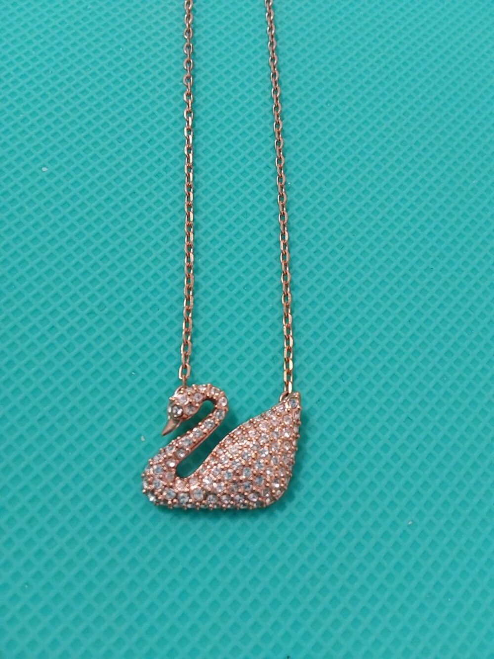 SWAROVSKI CRYSTAL ROSE GOLD TONE CRYSTAL SWAN NECKLACE GORGEOUS